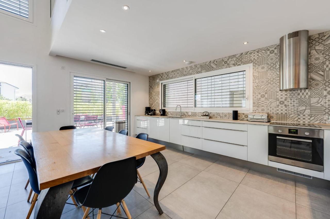 Le Kube - Appartements De Prestige Au Centre D'Annecy Exteriör bild